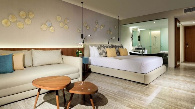 Junior Suite Pool Access